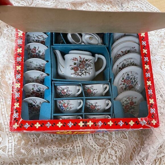 Vintage Jaymar Floral Porcelain Tea Set - Picture 3 of 16